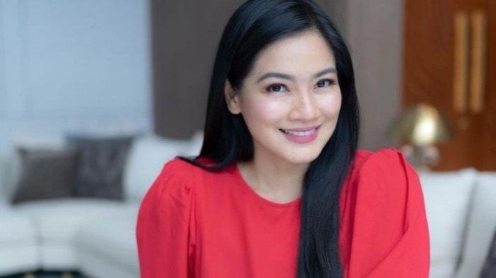 Titi Kamal, tepis kabar yang sebut suaminya Christian Sugiono berselingkuh hanyalah hoax,  (Instagram/@titi_kamall)