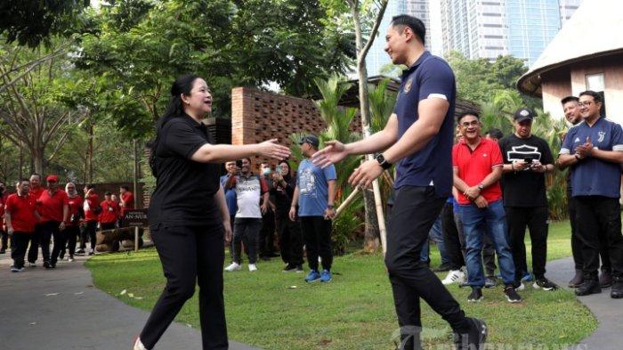 Ketua DPP PDI Perjuangan (PDIP), Puan Maharani berjabat tangan dengan Ketua Umum Partai Demokrat, Agus Harimurti Yudhoyono (AHY) saat keduanya melakukan pertemuan di kawasan Gelora Bung Karno (GBK), Jakarta Pusat, Minggu (18/6/2023) pagi. Pertemuan antara PDI Perjuangan dengan Partai Demokrat tersebut sebagai ajang silaturahmi serta membahas berbagai isu nasional dan Pemilu 2024.