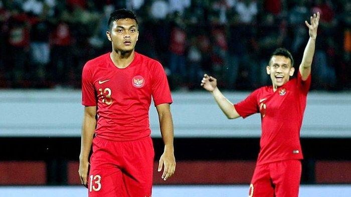 Rachmat Irianto (kiri) eks Timnas Indonesia era Shin Tae-yong milik Persib Bandung itu akan naik meja operasi gegara cedera, absen lawan Arema FC.