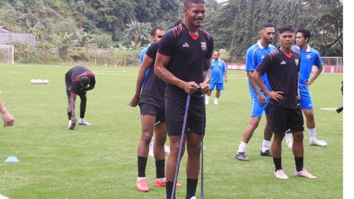 Bek Borneo FC, Ronaldo Ridrigues saat ini menjalani pemulihan cedera pasca berlaga di ajang turnamen internasonal di Malaysia beberapa waktu lalu.