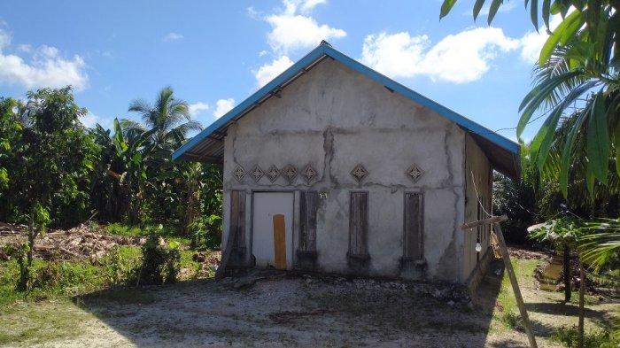Rumah keluarga korban pembunuhan satu keluarga di Desa Babulu Lalu, Kecamatan Babulu, Kabupaten Penajam Paser Utara yang rencananya akan dirobohkan untuk menghilangkan rasa trauma. (NITA RAHAYU/TribunKaltim.co)