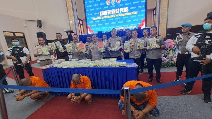 Kapolda Kaltara Irjen Pol Hary Sudwijanto saat memimpin rilis pengungkapan narkoba jenis sabu seberat 42 kilogram dari dua kali pengungkapan di Mapolda Kaltara, Senin (12/08/2024). (Tribunkaltara.com/edy nugroho)