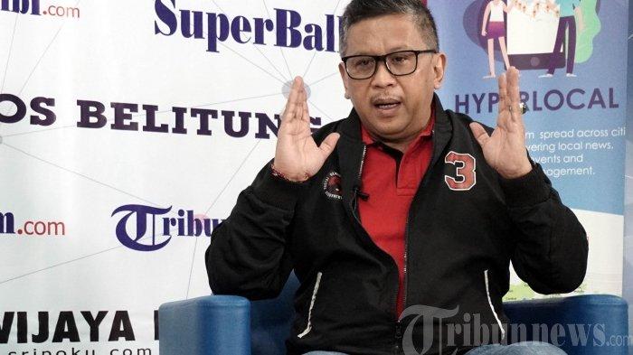 Sekjen PDI Perjuangan Hasto Kristiyanto menjawab pertanyaan jurnalis saat bertandang ke redaksi Tribunnews di Palmerah, Jakarta, Selasa (13/10/2020). Hasti memaparkan pandangan PDI Perjuangan terkait UU Cipta Kerja dan persiapan Pilkada 2020.