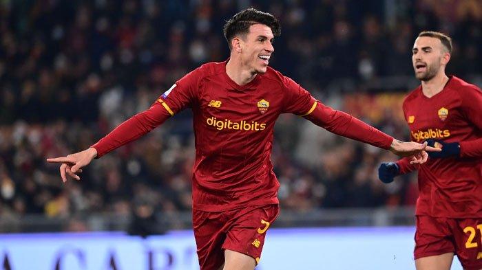 Selebrasi Roger Ibanez usai mencetak gol ke gawang Spezia, dalam lanjutan Serie A Italia.