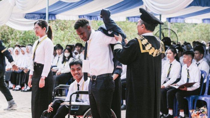 Sidang Senat Penerimaan Mahasiswa Baru Institut Teknologi Kalimantan (ITK) tahun 2023. Bertempat di Lapangan Gedung Laboratorium Terpadu ITK.