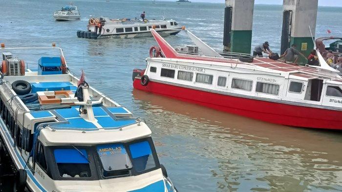 Tampak penumpang di Pelabuhan Tengkayu 1 Tarakan menunggu kedatangan speedboat sebelum berangkat ke rute tujuan.