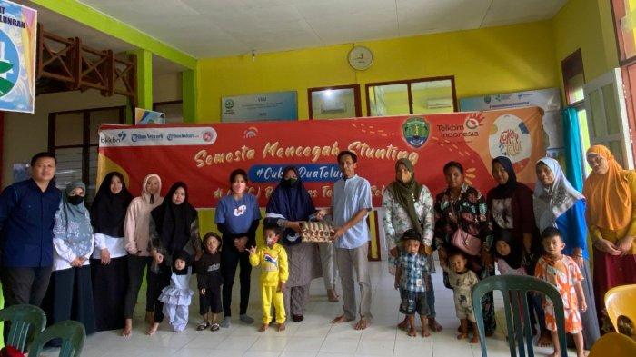 Tim Tribun Kaltara menyalurkan bantuan protein berupa telur kepada anak-anak stunting di Tanjung Selor, Kabupaten Bulungan, Kalimantan Utara, Rabu (13/9/2023).