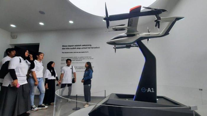 
Sarana transportasi untuk kawasan Ibu Kota Nusantara atau IKN Nusantara, yakni sky taxi atau taksi terbang sudah tiba di Balikpapan, Kalimantan Timur. 