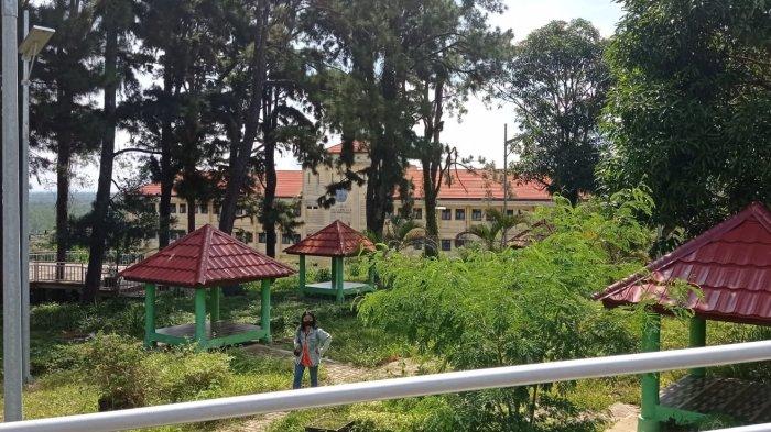 WISATA TERBUKA PELAJAR - Wisata Hutan Pinus, berlokasi di kawasan SMP-SMA Negeri Terpadu Unggulan 1 Tana Tidung, Jalan Perintis, Desa Tideng Pale, Kecamatan Sesayap, Kabupaten Tana Tidung.