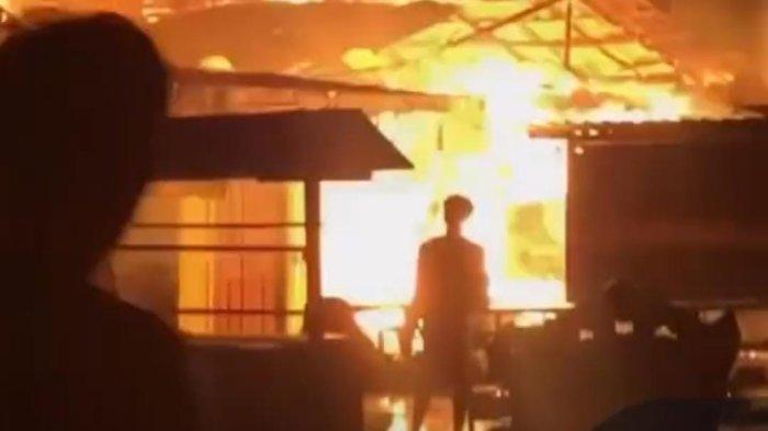 Tangkapan layar kebakaran di Tanah Kuning, dini hari tadi.