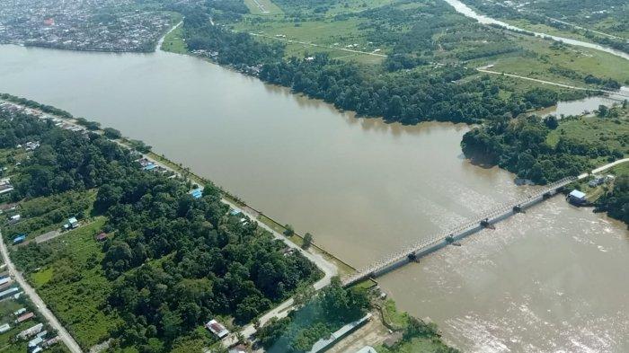 Foto udara wilayah Tanjung Selor dan Tanjung Palas yang dipisahkan oleh Sungai Kayan.