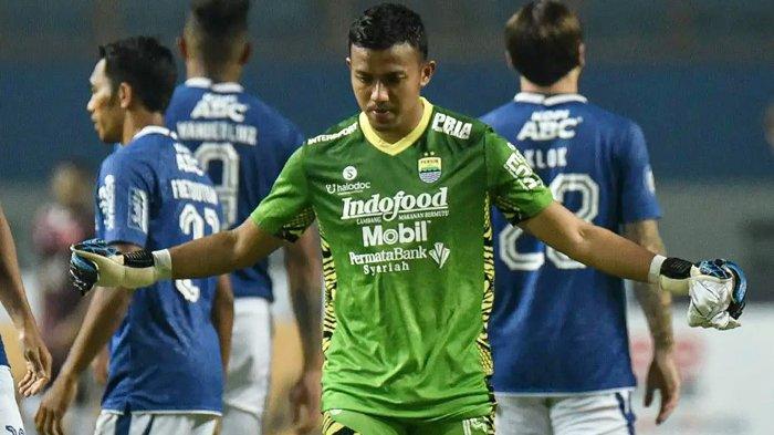 Kiper Persib Bandung, Teja Paku Alam di BRI Liga 1 2021 lalu. (Instagram / @persib)