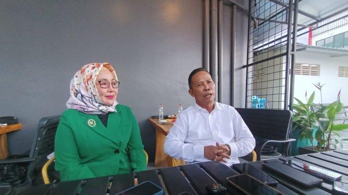 Undunsyah bersama sang istri, Umi Suhartini saat menggelar jumpa pers, Selasa (15/8/2023) sore tadi.