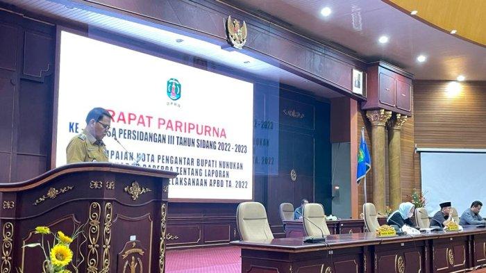 Wakil Bupati Nunukan, Hanafiah menyampaikan nota pengantar Bupati Nunukan terhadap Raperda tentang LPj pelaksanaan APBD TA 2022 di ruang rapat Paripurna DPRD Nunukan, Senin (03/07/2023), siang.
