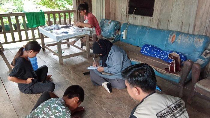 Ilustrasi Relawan Wahana Pendidikan Perbatasan sedang mengajar para anak putus sekolah di Jalan Kampung Timur, Kelurahan Nunukan Barat, Nunukan, Kalimantan Utara. 