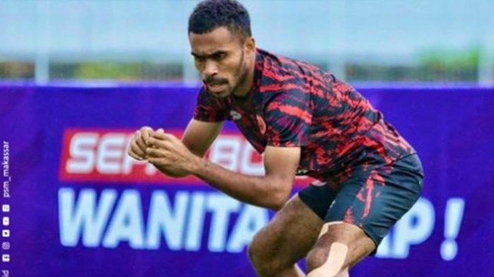 FOTO Yance Sayuri saat masih bela PSM Makassar. Jelang duel Borneo FC vs Malut United di Liga 1, Yance Sayuri eks PSM Makassar yang kini bela Laskar Kie Raha percaya diri atau pede hadapi tuan rumah Pesut Etam.