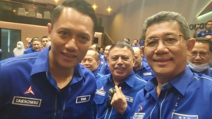 Yansen TP swafoto bersama Ketua Umum Partai Demokrat di sela Forum Commander's Call di DPP Partai Demokrat, Senin (3/4/2023). Selain biodata Yansen TP yang dapat lampu hijau Partai Demokrat untuk maju di Pilgub Kaltara 2024, artikel Kaltara Memilih ini juga sajikan rekam jejak mentereng jajaran Agus Harimurti Yudhoyono atau AHY ini secara lengkap. 