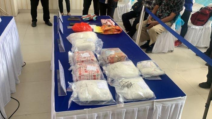 Jika ditotalkan barang bukti yang berhasil disita oleh BNNP Kalteng dari dua kasus yang berhasil diungkap sebanyak 9,2 Kg.