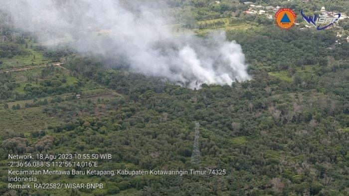 Pemadaman lahan terbakar dari udara menggunakan Helikopter atau Water Bombing Karhutla di Kotim jadi tontonan warga sehingga BPBD Kotim memberikan imbauan agar warga menjauh dari lokasi penyiraman.