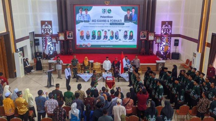 Saat hadiri pelantikan pengurus, Bupati Halikinnor meminta seluruh anggota dan pengurus KAHMI dan FORHATI agar turut andil dalam pembangunan daerah.