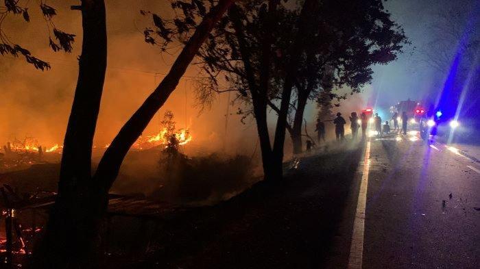 Lokasi Kebakaran yang dipadamkan Petugas Damkar Palangkaraya tersebut terjadi di Jalan Lintas Mahir Mahar, Sabangau, Kota Palangkaraya, Kalimantan Tengah