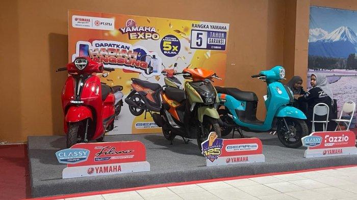 Pamerkan jenis motor keluaran baru dari Yamaha dengan warna yang matching dan menarik bagi pencinta Yamaha.