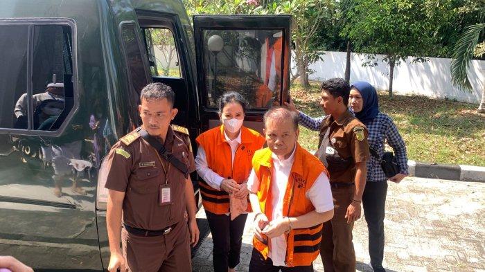 BREAKING NEWS, terdakwa tipikor Ben Brahim dan Ary Eghani tiba di PN Tipikor Palangkaraya untuk menjalani proses persidangan kedua secara offline, pada Kamis (24/8/2023) lalu.