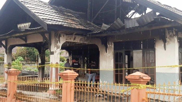 Puslabfor Polri turun langsung menyelidiki penyebab kebakaran di Jalan Ranying Suring, Kelurahan Langkai, Kecamatan Pahandut, Kota Palangka Raya, Rabu (1/1/2025).
