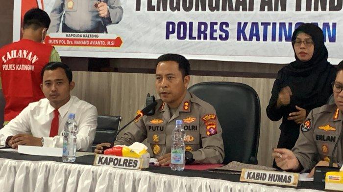 Kapolres Katingan, AKBP I Gede Putu Widyana saat memimpin press release, di aula Mapolres Katingan, Jalan Bhayangkara Nomor 1, Kasongan, Katingan, Kalteng, pada Sepasa (8/8/2023).