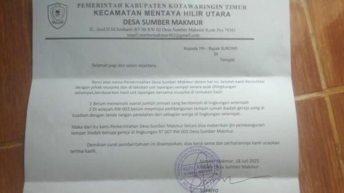 SURAT EDARAN - Sebuah surat edaran dari Pemerintah Desa Sumber Makmur, Kecamatan Mentaya Hilir Utara, Kabupaten Kotawaringin Timur (Kotim), Kalimantan Tengah, viral di media sosial setelah menyatakan penolakan terhadap pembangunan rumah ibadah gereja di wilayah tersebut, pada Jumat (18/7/2025).