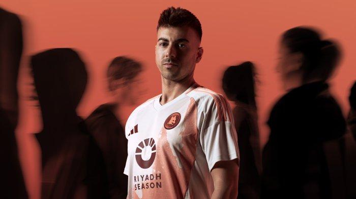 Jersey Baru AS Roma di Liga Italia 2024 - 2025, cek Harga Jersey AS Roma di Marketplace