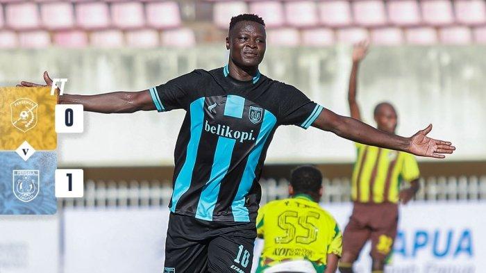 Ezechiel N'Douassel belum habis ketika meninggalkan Persib Bandung untuk bermain di Liga 2.