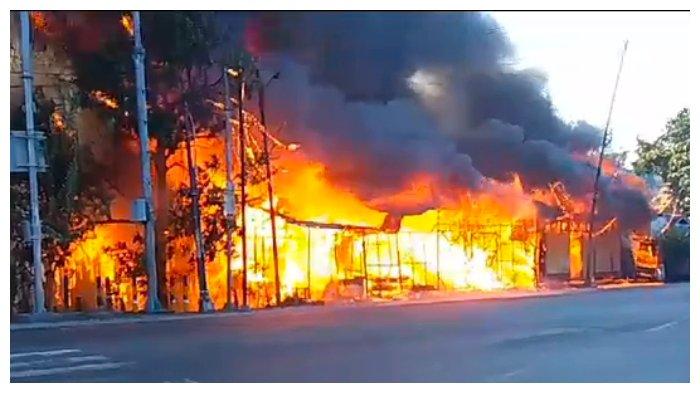 KEBAKARAN - Kejadian kebakaran empat warung sembako terjadi di Jalan Tjilik Riwut Km 10 Kota Palangkar Raya, Provinsi Kalimantan Tengah, Minggu (28/7/2024).