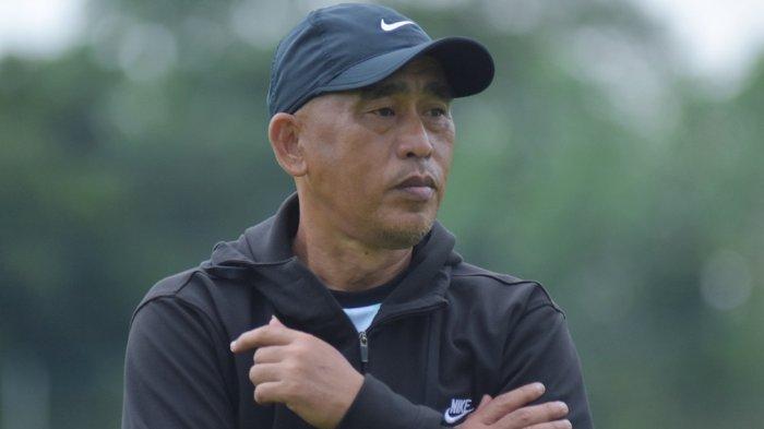 Pelatih Nusantara United, Salahudin.