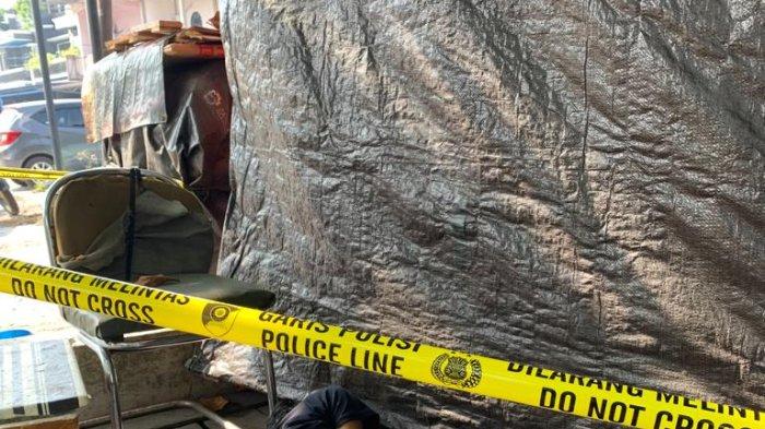 Seorang pria ditemukan tak bernyawa di depan warung Jalan Diponegoro Palangkaraya, sempat mengeluh sakit perut sebelum meninggal, Kamis (24/8/2023).