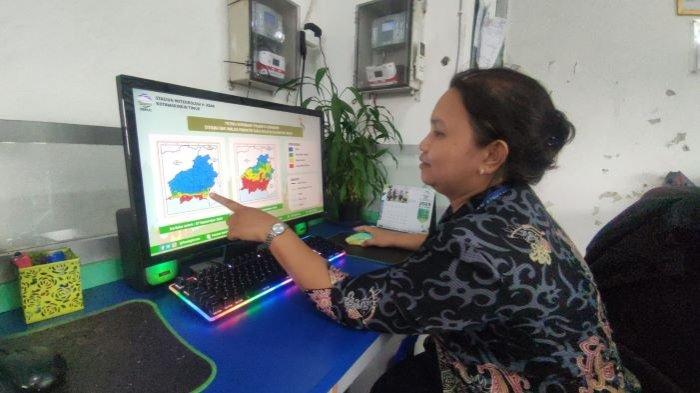 Mitra Hutauruk, Prakirawan Badan Meteorologi, Klimatologi, dan Geofisika atau BMKG Kotim menjelaskan hingga terjadi hujan dalam 3 hari di Sampit.