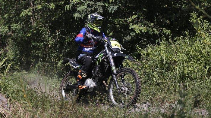 Seri ke-3 balapan Shell bLU cRU Yamaha Enduro Challenge 2023, berlangsung di area Secaba Rindam III Siliwangi, Sindanglaya, Kabupaten Bandung, Jawa Barat, 11-12 November 2023.