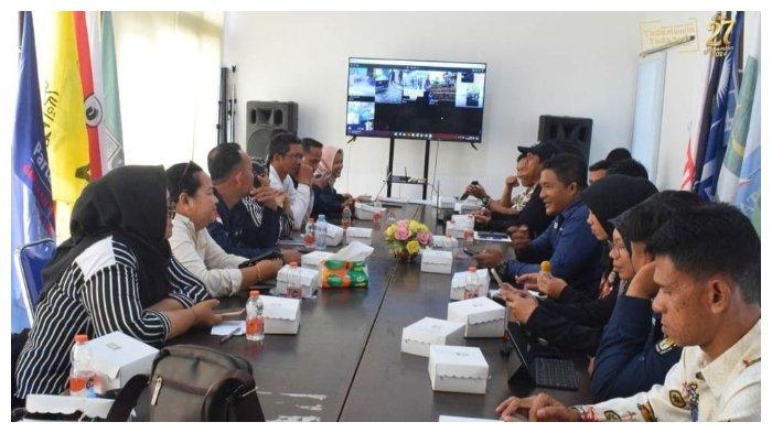 Suasana Rakor rakor sosialisasi Pilbup 2024 bersama PPK Se Kobar.