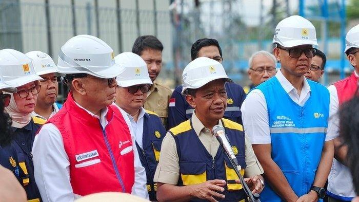 WAWANCARA USAI PANTAU BBM - Menteri Energi dan Sumber Daya Mineral (ESDM) RI, Bahlil Lahadalia saat diwawancarai usai melakukan pemantauan kelancaran dan kesiapan BBM, LPG dan Listrik dalam menyambut Idul Fitri 1446, Rabu (19/03/2025).