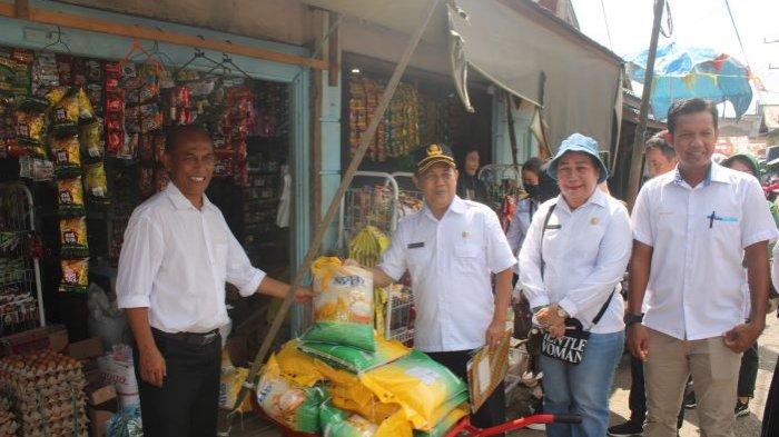 Jelang Ramadhan 2024, Pemkab Mura berupaya menekan harga beras dengan mendistribusikan beras SPHP ke toko-toko.