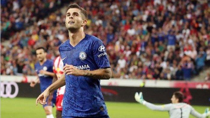 Penyerang Chelsea, Christian Pulisic, merayakan gol yang dicetak ke gawang Red Bull Salzburg dalam laga pramusim di Stadion Red Bull Arena pada 31 Juli 2019.
