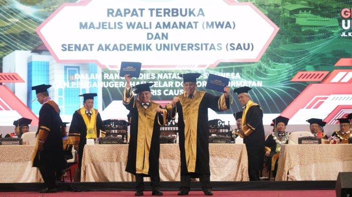 Sekjen Kemenkumham Komjen Pol Andap Budhi Revianto menerima penganugerahan gelar Doktor Kehormatan (Honoris Causa) dari Universitas Negeri Surabaya (Unesa).