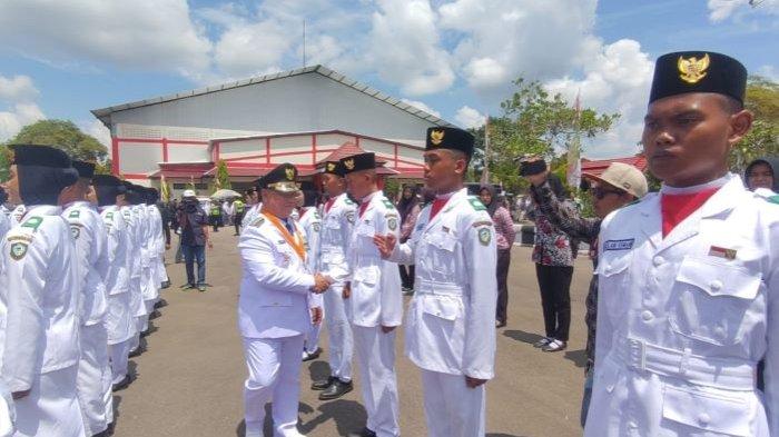 Pelaksanaan Upacara Bendera memperingati HUT Ke-78 RI di Sampit Kabupaten Kotawaringin Timur berlangsung sukses mendapat apresiasi Bupati H Halikinnor.