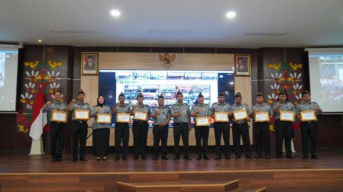 Kantor Imigrasi Kelas I Non TPI Palangkaraya meraih penghargaan sebagai unit kerja berpredikat Pelayanan Publik Berbasis Hak Asasi Manusia (P2HAM) dari Menteri Hukum dan Hak Asasi Manusia (Menkumham) RI, Yasonna H Laoly.