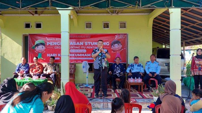 Memeriahkan Hari Kemenkumham RI Ke-78 Tahun 2023, Imigrasi Palangkaraya bersama seluruh jajaran Unit Pelaksana Teknis (UPT) dan Kanwil Kemenkumham Kalteng melaksanakan Bakti Sosial Pengentasan Stunting.