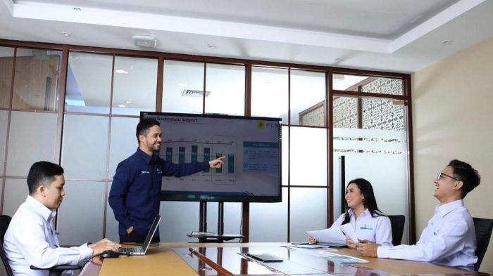 PLN melakukan penguatan sumber daya nanusia dengan memberikan kesempatan bagi pegawainya untuk melanjutkan pendidikan.