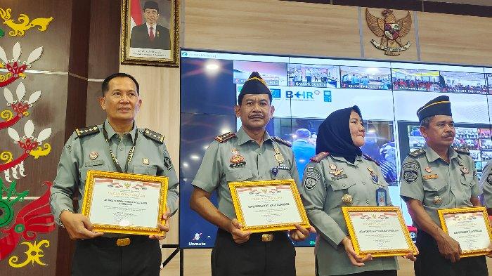 Kantor Imigrasi Kelas I Non TPI Palangkaraya meraih penghargaan sebagai unit kerja berpredikat Pelayanan Publik Berbasis Hak Asasi Manusia (P2HAM) dari Menteri Hukum dan Hak Asasi Manusia (Menkumham) RI, Yasonna H Laoly.