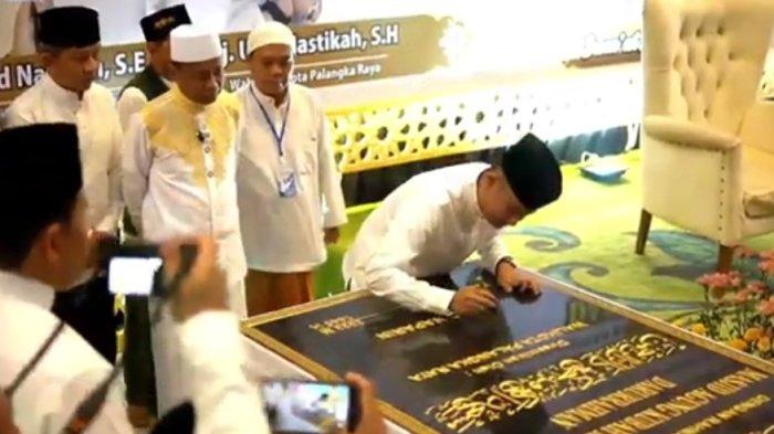 Interior Masjid Agung Kubah Kecubung Darurrahman