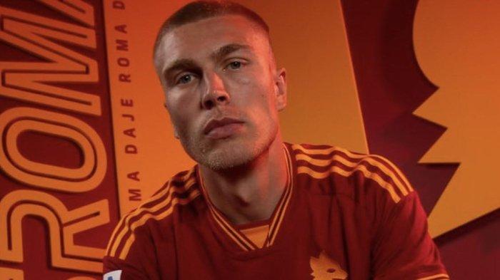 Pemain baru AS Roma dari Leeds United, Rasmus Kristensen.