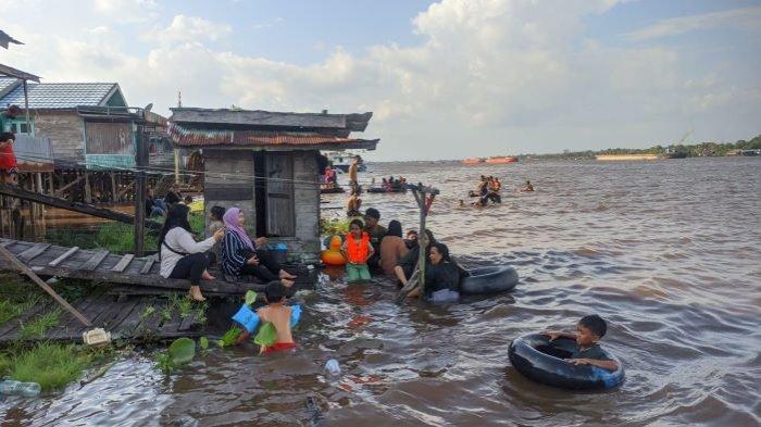 Beberapa tahun tidak dilaksanakan secara resmi oleh Pemkab Kotim, Tradisi Mandi Safar saat ini hanya dilaksanakan Warga Sampit yang tinggal di Bantaran Sungai Mentaya.
